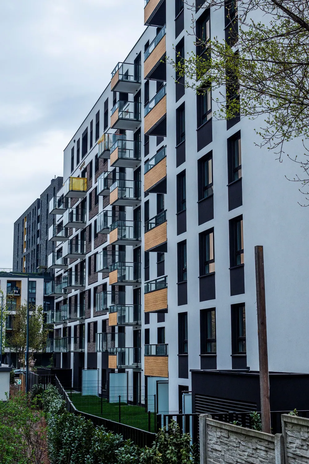 Fachada residencial moderna utilizada como referencia estética